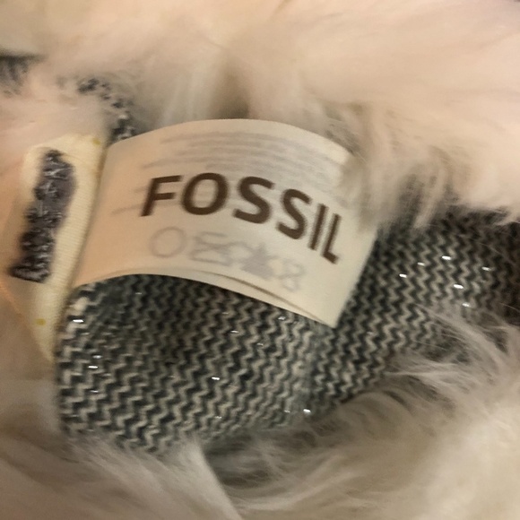 *FOSSIL* White Faux Fur Pull-Through Scarf - Picture 4 of 4